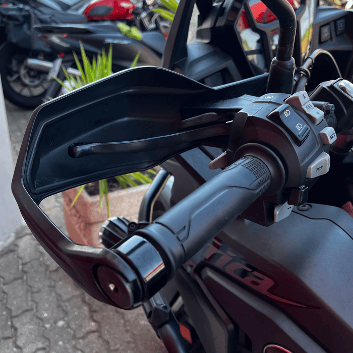 https://motodiana.com//public/uploads/17%2626_MotosUsadas/Elementos_Graficos/28-TG-54%20HONDAAFRICATWINDCT/10.png