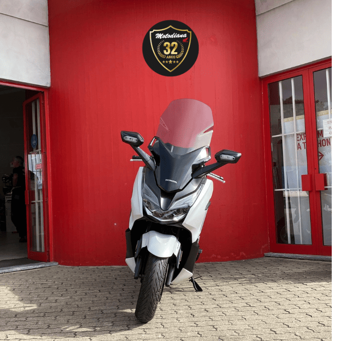 https://motodiana.com//public/uploads/17%2626_MotosUsadas/Elementos_Graficos/29-XP-44HONDAFORZA125/04.png