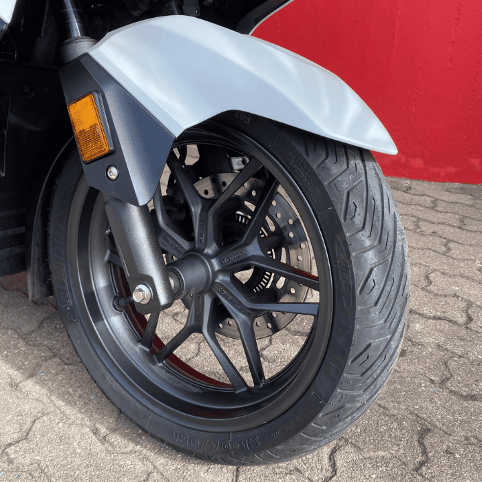 https://motodiana.com//public/uploads/17%2626_MotosUsadas/Elementos_Graficos/29-XP-44HONDAFORZA125/06.png
