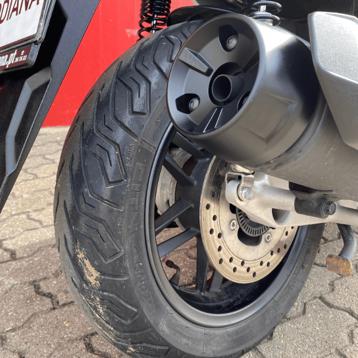 https://motodiana.com//public/uploads/17%2626_MotosUsadas/Elementos_Graficos/29-XP-44HONDAFORZA125/07.png