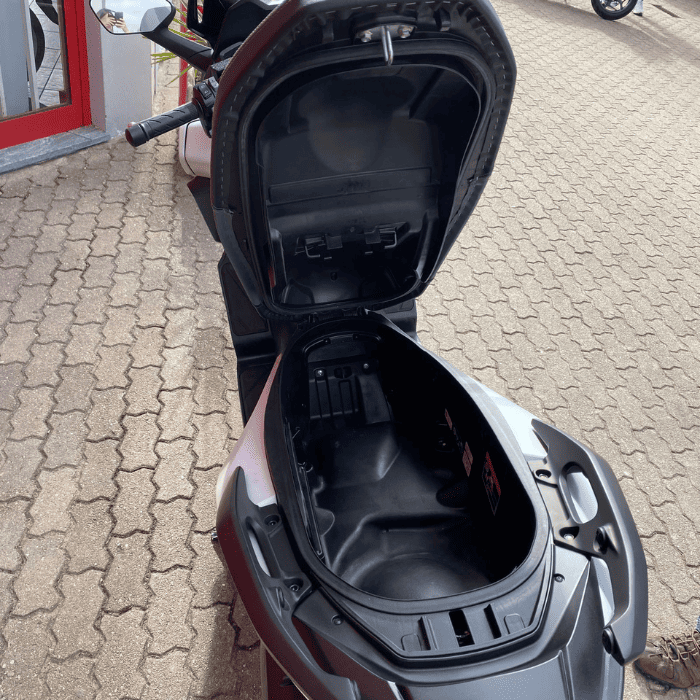 https://motodiana.com//public/uploads/17%2626_MotosUsadas/Elementos_Graficos/29-XP-44HONDAFORZA125/09.png
