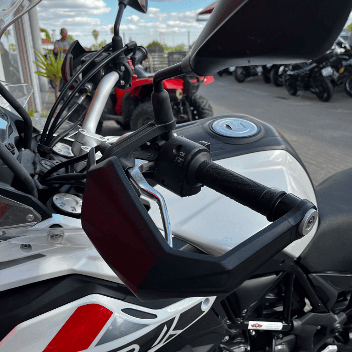 https://motodiana.com//public/uploads/17%2626_MotosUsadas/Elementos_Graficos/32-VQ-85%20BENELLI_TRK%20_502X/09.png