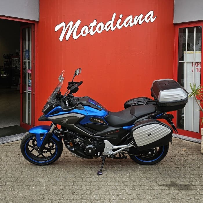 https://motodiana.com//public/uploads/17%2626_MotosUsadas/Elementos_Graficos/33-ZA-58HONDANC750XABS/03.jpg