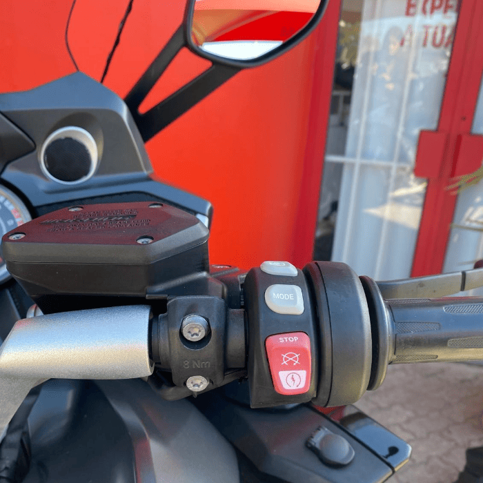 https://motodiana.com//public/uploads/17%2626_MotosUsadas/Elementos_Graficos/44-TQ-89BMWK1600GTL/10.png
