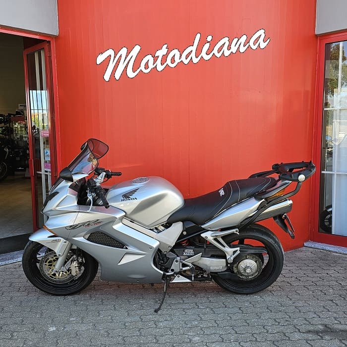 https://motodiana.com//public/uploads/17%2626_MotosUsadas/Elementos_Graficos/48-88-STHONDAVFR800/20261027_092100.jpg