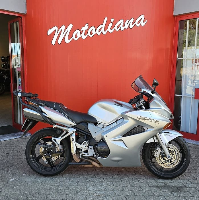 https://motodiana.com//public/uploads/17%2626_MotosUsadas/Elementos_Graficos/48-88-STHONDAVFR800/20261027_092211.jpg