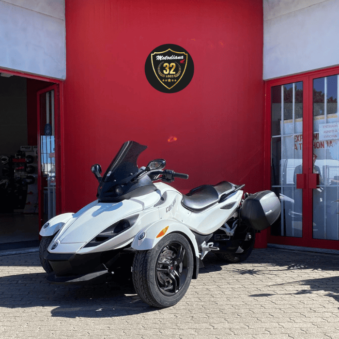 CAN-AM SPYDER BOMBARDIER