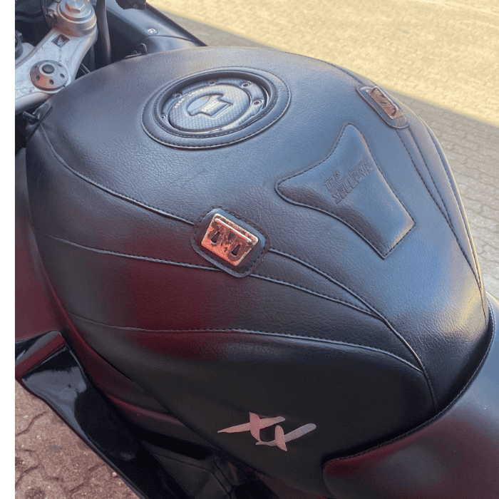 https://motodiana.com//public/uploads/17%2626_MotosUsadas/Elementos_Graficos/89-EQ-91HONDACBR1100XX/06.png