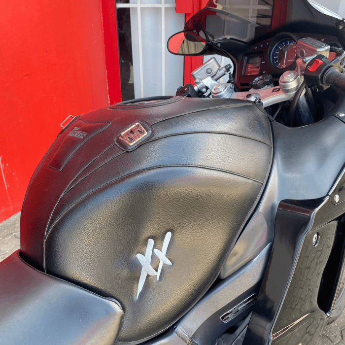 https://motodiana.com//public/uploads/17%2626_MotosUsadas/Elementos_Graficos/89-EQ-91HONDACBR1100XX/07.png