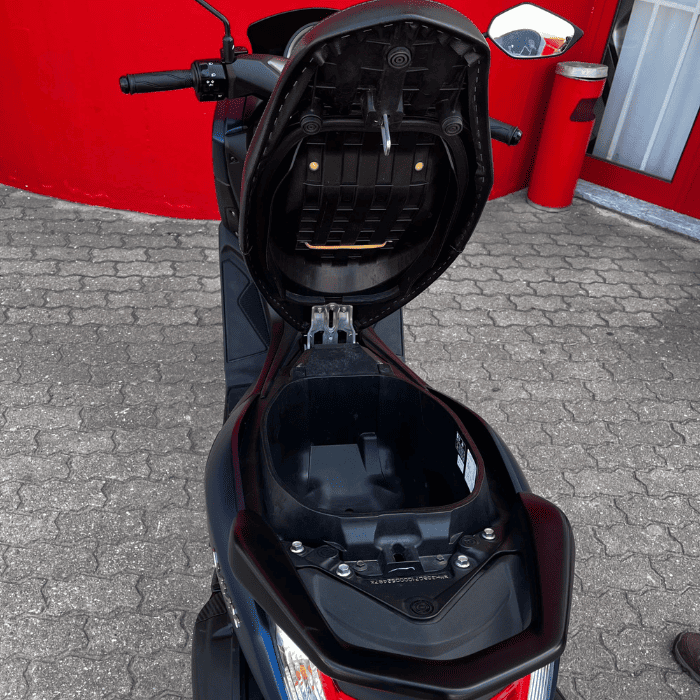 https://motodiana.com//public/uploads/17%2626_MotosUsadas/Elementos_Graficos/AB-81-GSYAMAHANMAX125/08.png