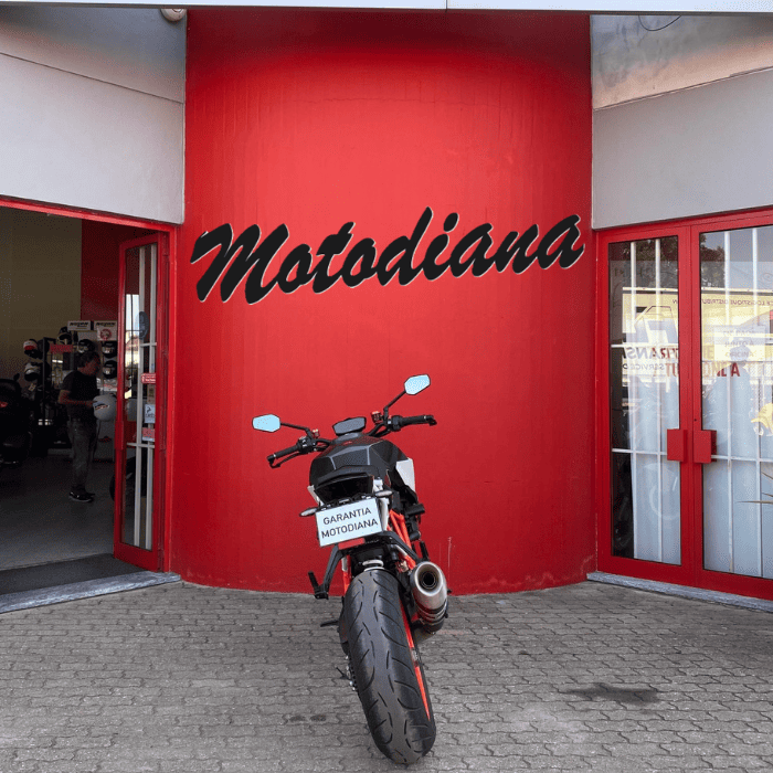 https://motodiana.com//public/uploads/17%2626_MotosUsadas/Elementos_Graficos/AD-06-HNKTMSUPERDUKE1300/03.png