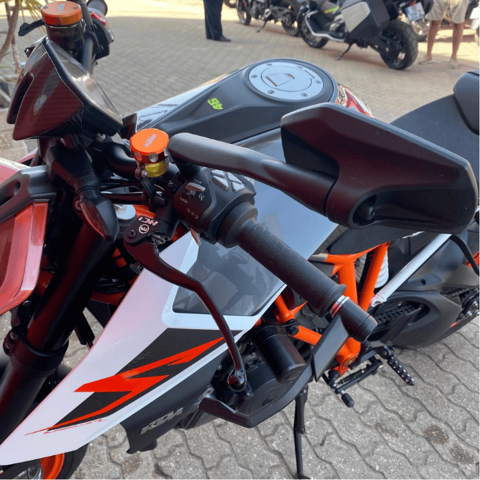 https://motodiana.com//public/uploads/17%2626_MotosUsadas/Elementos_Graficos/AD-06-HNKTMSUPERDUKE1300/06.png