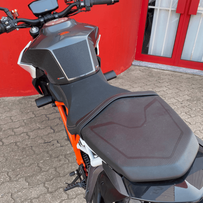 https://motodiana.com//public/uploads/17%2626_MotosUsadas/Elementos_Graficos/AD-06-HNKTMSUPERDUKE1300/07.png