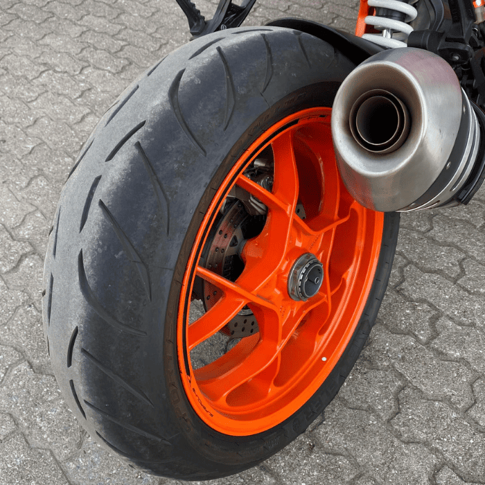 https://motodiana.com//public/uploads/17%2626_MotosUsadas/Elementos_Graficos/AD-06-HNKTMSUPERDUKE1300/09.png