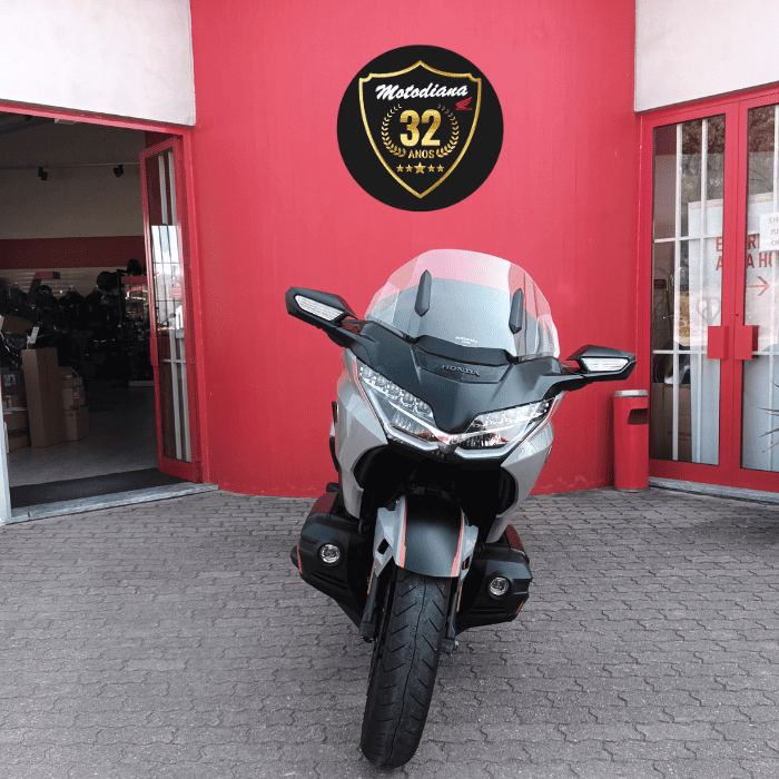 https://motodiana.com//public/uploads/17%2626_MotosUsadas/Elementos_Graficos/AJ-86-LLHONDAGL1800BAGGER/02.png