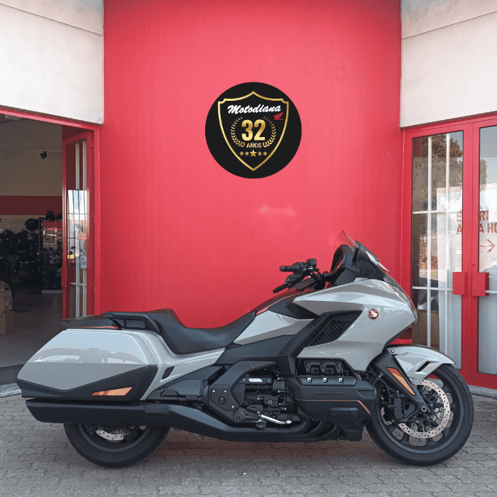 https://motodiana.com//public/uploads/17%2626_MotosUsadas/Elementos_Graficos/AJ-86-LLHONDAGL1800BAGGER/03.png