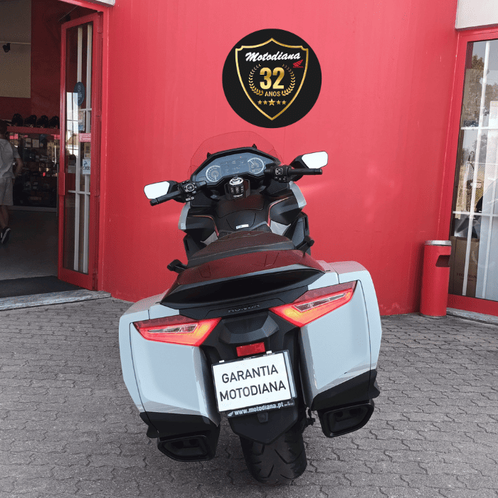 https://motodiana.com//public/uploads/17%2626_MotosUsadas/Elementos_Graficos/AJ-86-LLHONDAGL1800BAGGER/04.png