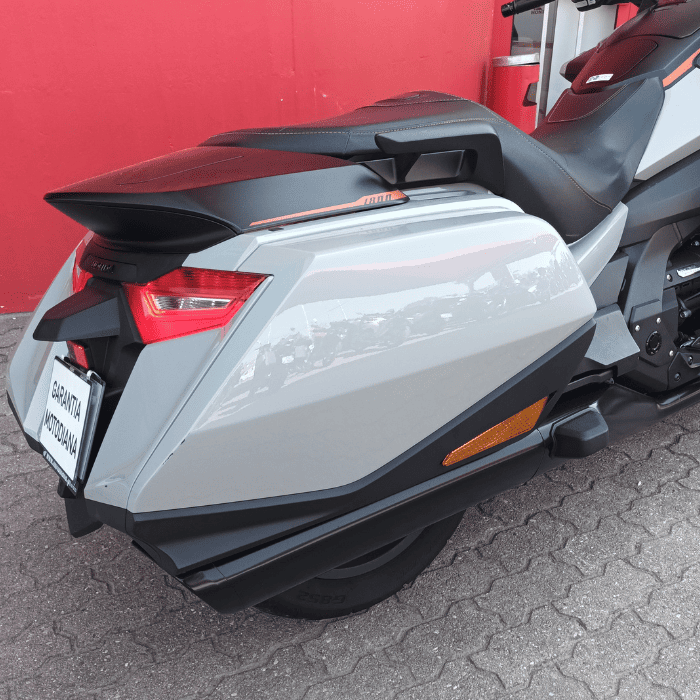 https://motodiana.com//public/uploads/17%2626_MotosUsadas/Elementos_Graficos/AJ-86-LLHONDAGL1800BAGGER/06.png