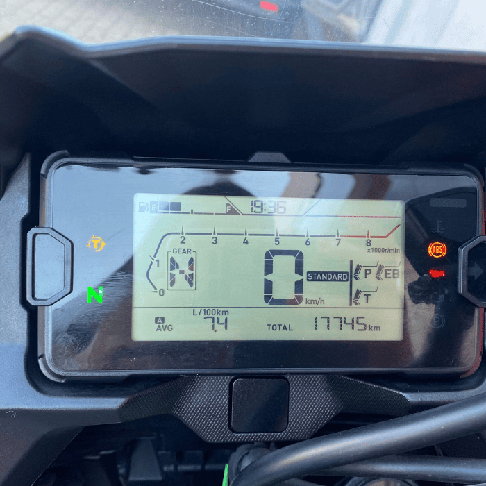 https://motodiana.com//public/uploads/17%2626_MotosUsadas/Elementos_Graficos/AJ_01_BR_NC750X_PRETOMATE/05.png