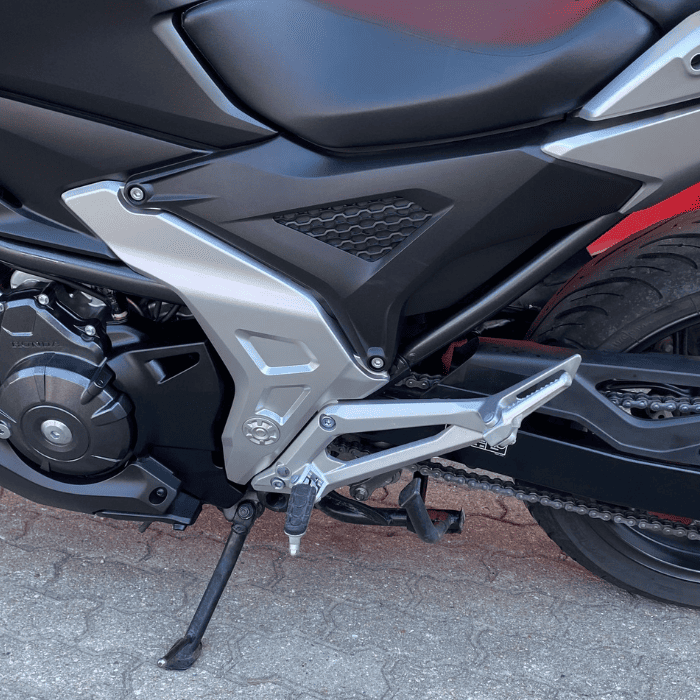 https://motodiana.com//public/uploads/17%2626_MotosUsadas/Elementos_Graficos/AJ_01_BR_NC750X_PRETOMATE/11.png