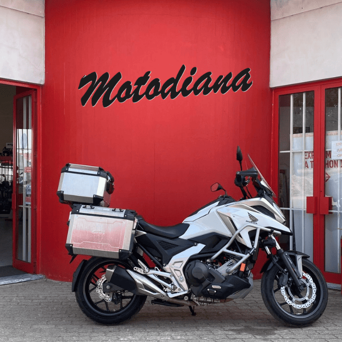 https://motodiana.com//public/uploads/17%2626_MotosUsadas/Elementos_Graficos/AN-67-SLHONDANC750XDCT/03.png