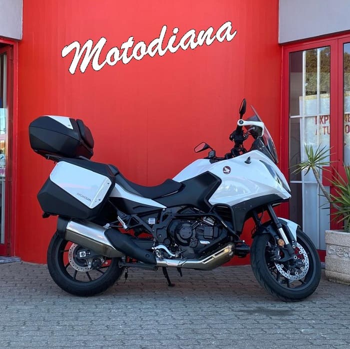 https://motodiana.com//public/uploads/17%2626_MotosUsadas/Elementos_Graficos/AO-38-QJHONDANT1100DCT/03.jpg