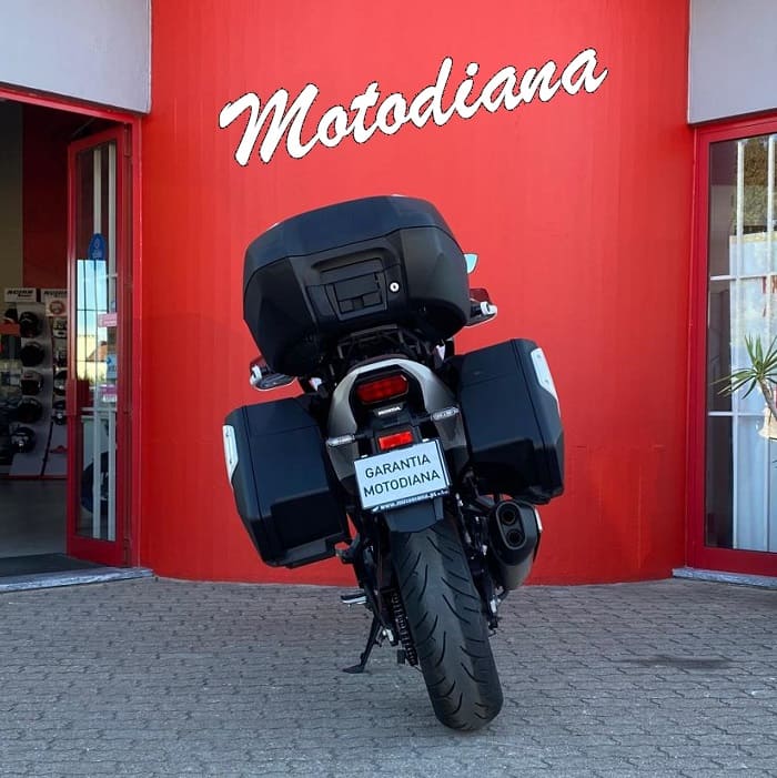 https://motodiana.com//public/uploads/17%2626_MotosUsadas/Elementos_Graficos/AO-38-QJHONDANT1100DCT/04.jpg