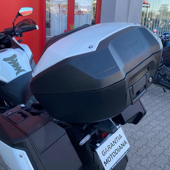 https://motodiana.com//public/uploads/17%2626_MotosUsadas/Elementos_Graficos/AO-38-QJHONDANT1100DCT/11.jpg