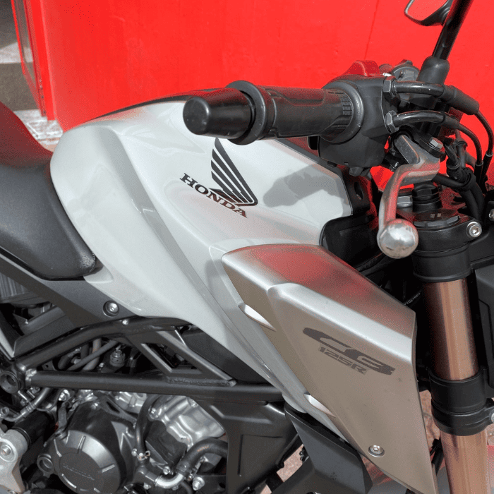 https://motodiana.com//public/uploads/17%2626_MotosUsadas/Elementos_Graficos/AQ-48-PLHONDACB125R/06.png