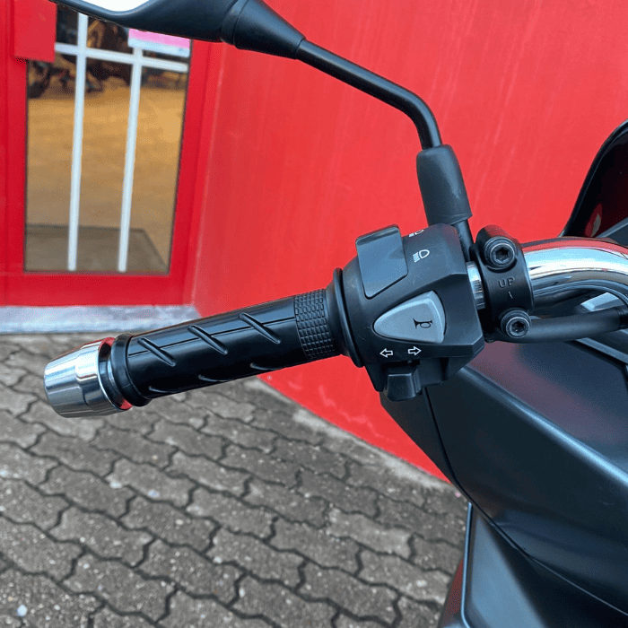 https://motodiana.com//public/uploads/17%2626_MotosUsadas/Elementos_Graficos/AQ-76-CJHONDAPCX125/07.png