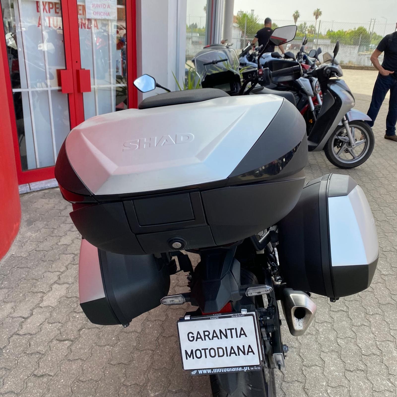 https://motodiana.com//public/uploads/17%2626_MotosUsadas/Elementos_Graficos/AT-27-QAHONDANC750XDCT/06.jpg