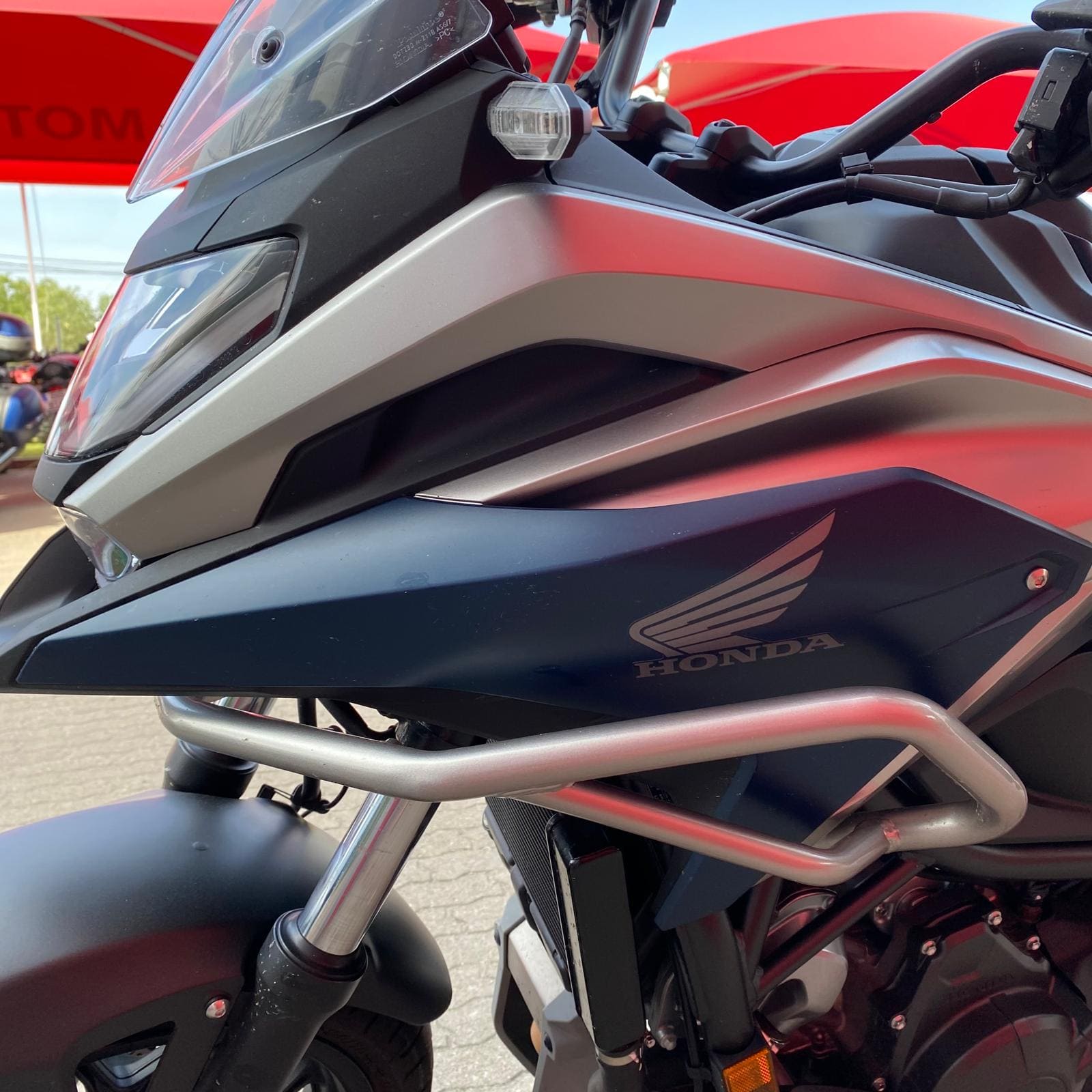 https://motodiana.com//public/uploads/17%2626_MotosUsadas/Elementos_Graficos/AT-27-QAHONDANC750XDCT/09.jpg