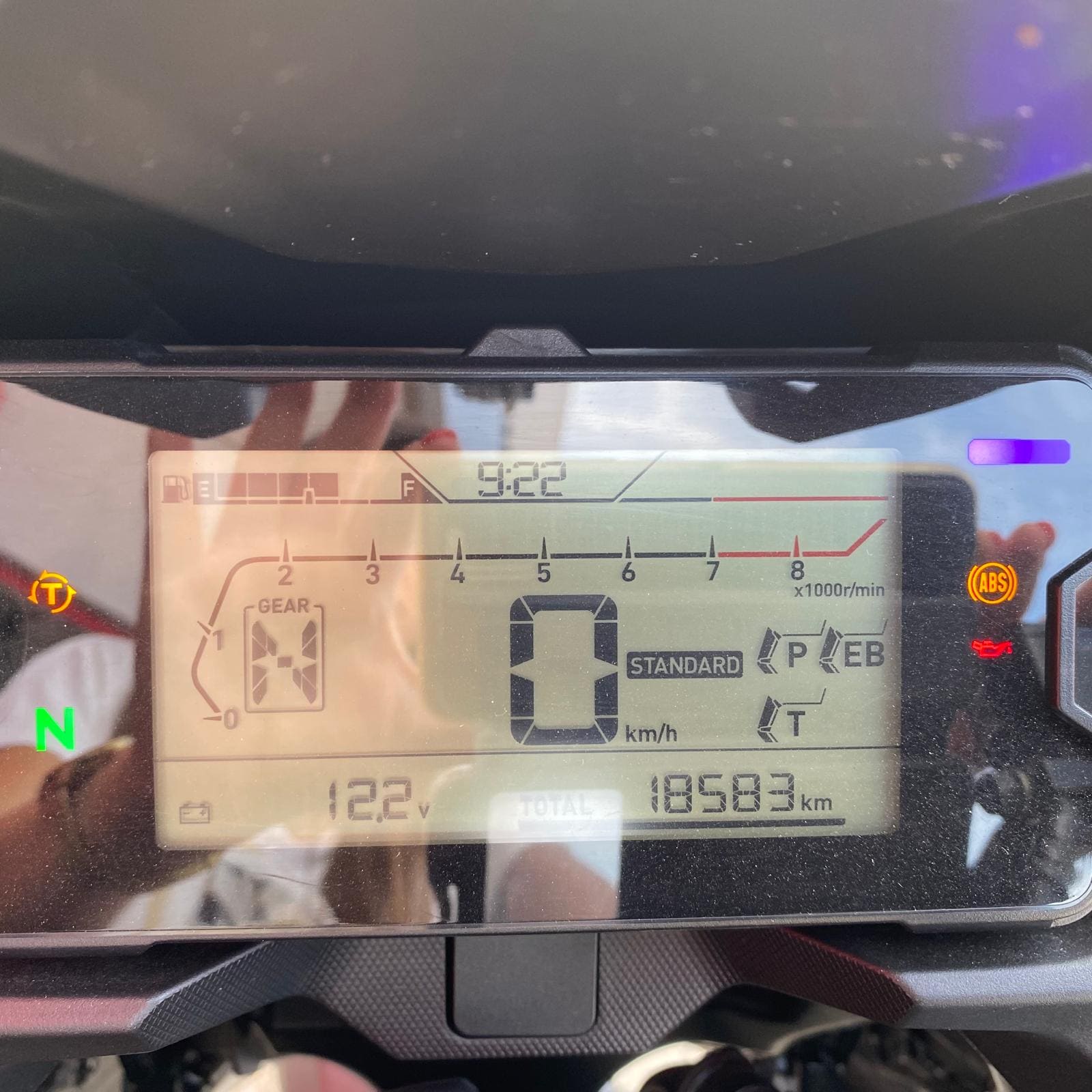 https://motodiana.com//public/uploads/17%2626_MotosUsadas/Elementos_Graficos/AT-27-QAHONDANC750XDCT/11.jpg