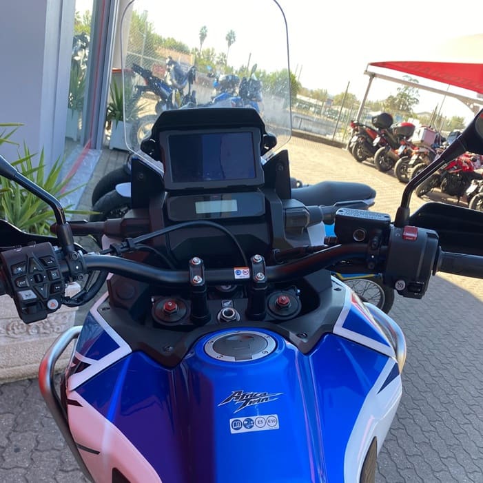 https://motodiana.com//public/uploads/17%2626_MotosUsadas/Elementos_Graficos/AZ-23-STHONDAFRICATWINABS/06.jpg