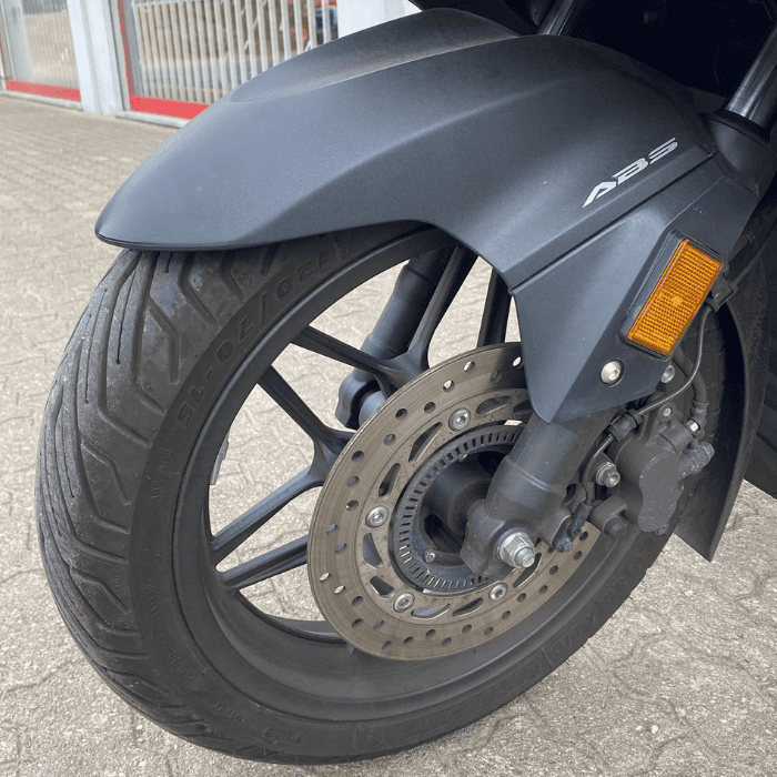 https://motodiana.com//public/uploads/17%2626_MotosUsadas/Elementos_Graficos/BB-05-AIHONDAFORZA125/08.png