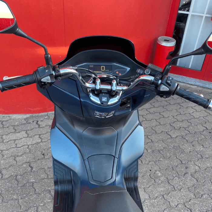 https://motodiana.com//public/uploads/17%2626_MotosUsadas/Elementos_Graficos/BC-07-CPHONDAPCX125/07.png