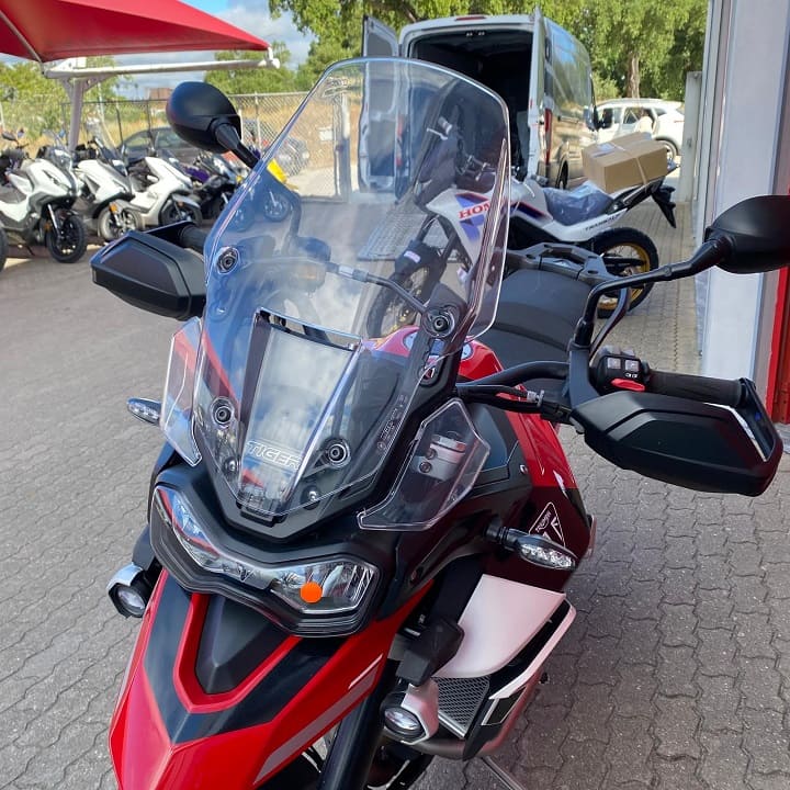 https://motodiana.com//public/uploads/17%2626_MotosUsadas/Elementos_Graficos/BD-38-TG%20TRIUMPH%20GT/12.jpg