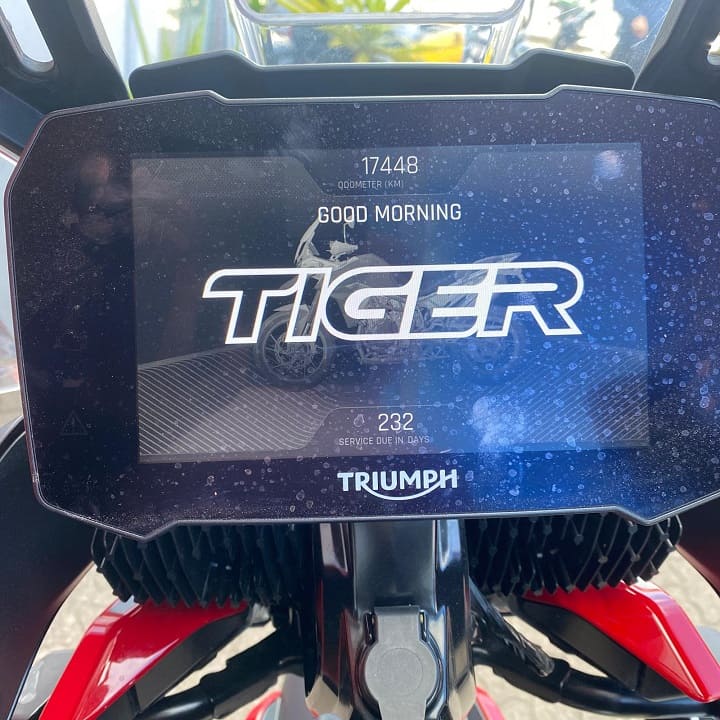 https://motodiana.com//public/uploads/17%2626_MotosUsadas/Elementos_Graficos/BD-38-TG%20TRIUMPH%20GT/13.jpg