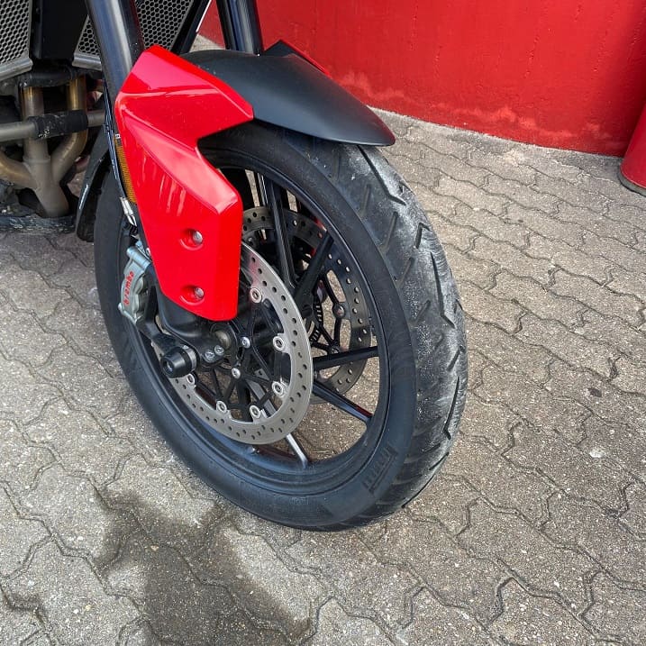 https://motodiana.com//public/uploads/17%2626_MotosUsadas/Elementos_Graficos/BD-38-TG%20TRIUMPH%20GT/15.jpg