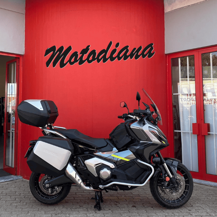 https://motodiana.com//public/uploads/17%2626_MotosUsadas/Elementos_Graficos/BI-31-FZHONDAX-ADV750/02.png