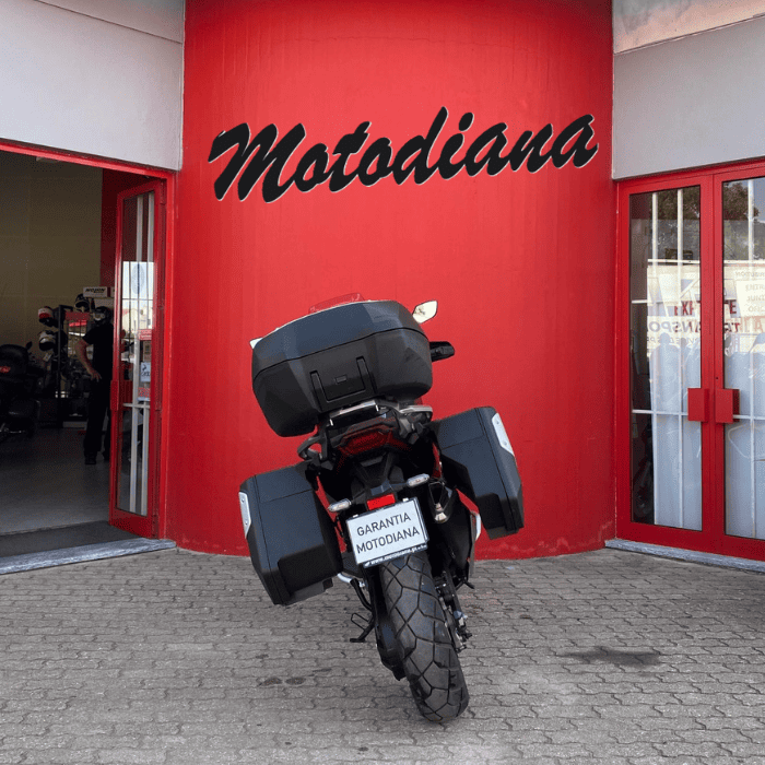 https://motodiana.com//public/uploads/17%2626_MotosUsadas/Elementos_Graficos/BI-31-FZHONDAX-ADV750/03.png
