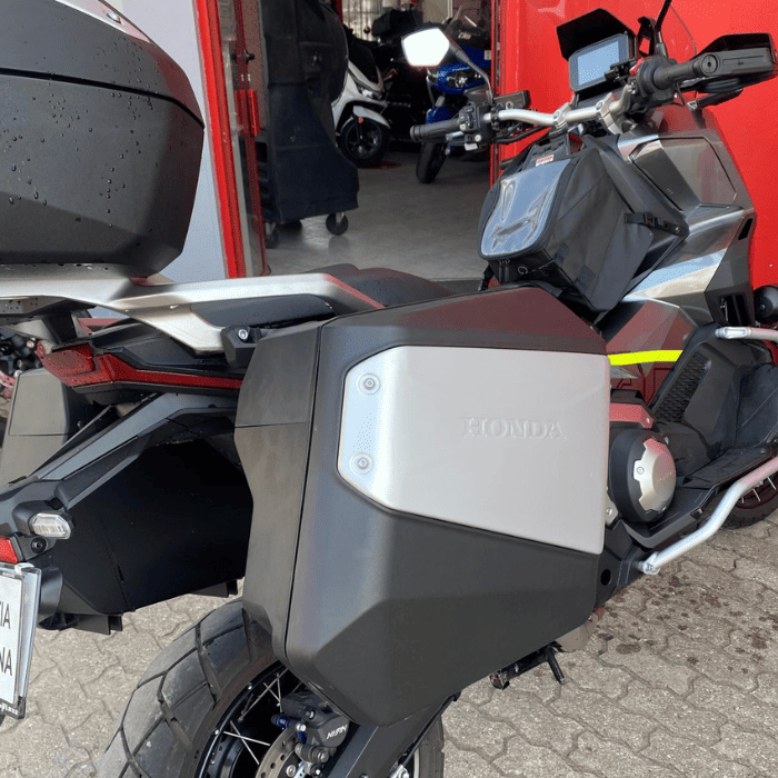 https://motodiana.com//public/uploads/17%2626_MotosUsadas/Elementos_Graficos/BI-31-FZHONDAX-ADV750/08.png