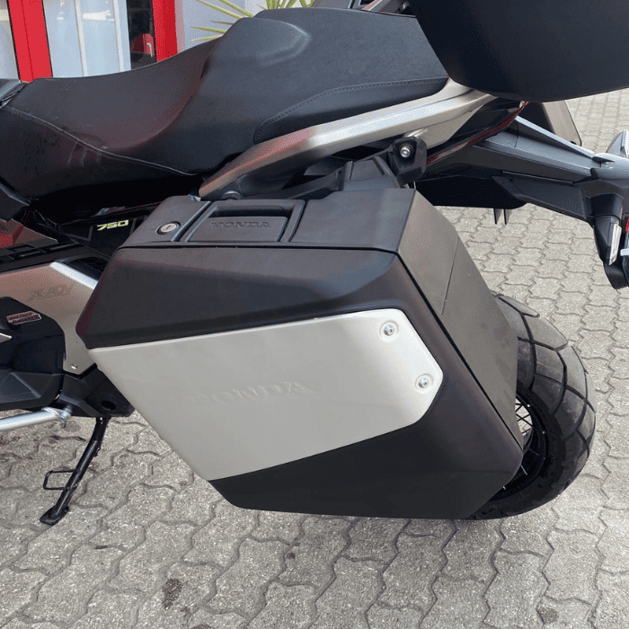 https://motodiana.com//public/uploads/17%2626_MotosUsadas/Elementos_Graficos/BI-31-FZHONDAX-ADV750/09.png