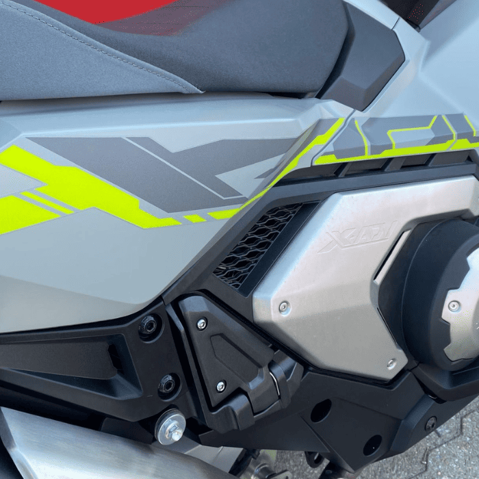 https://motodiana.com//public/uploads/17%2626_MotosUsadas/Elementos_Graficos/BP-21-EXHONDAX-ADV750SE/08.png