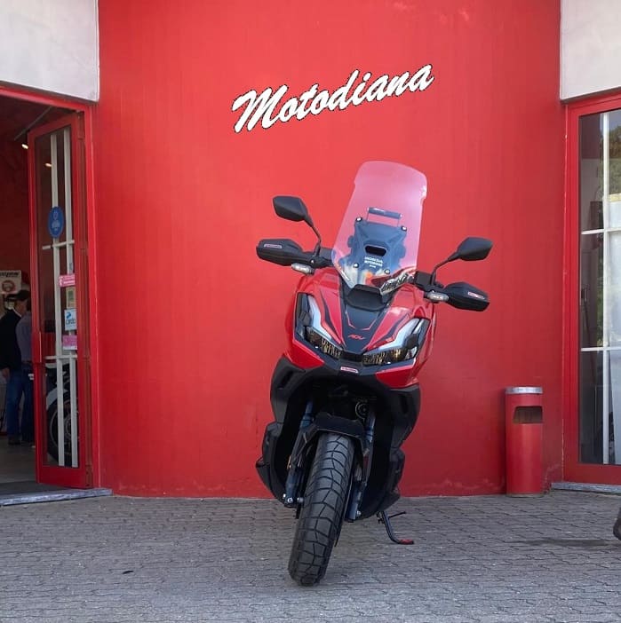 https://motodiana.com//public/uploads/17%2626_MotosUsadas/Elementos_Graficos/BQ-27-ROHONDAADV350/02.jpg