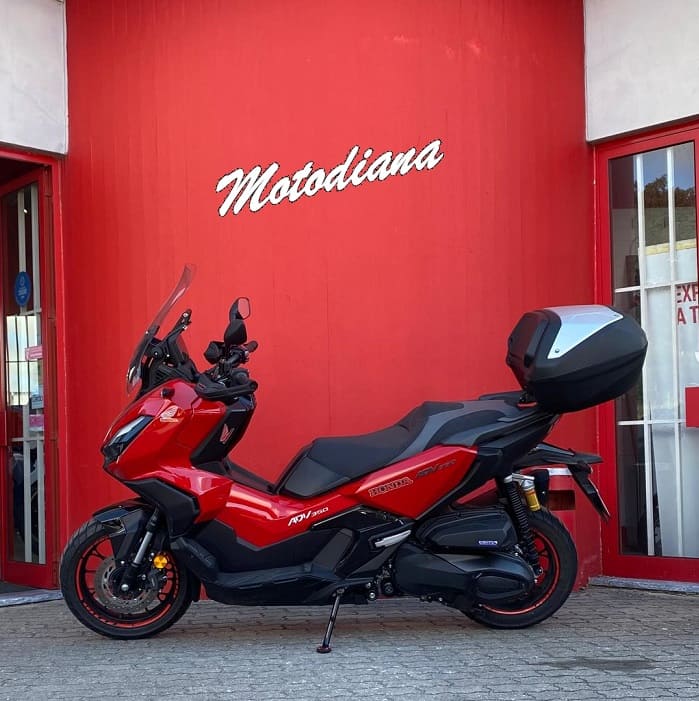 https://motodiana.com//public/uploads/17%2626_MotosUsadas/Elementos_Graficos/BQ-27-ROHONDAADV350/03.jpg