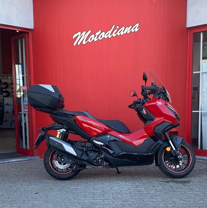 https://motodiana.com//public/uploads/17%2626_MotosUsadas/Elementos_Graficos/BQ-27-ROHONDAADV350/06.jpg