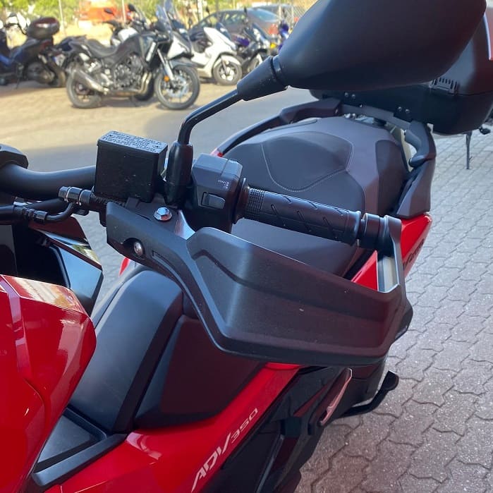 https://motodiana.com//public/uploads/17%2626_MotosUsadas/Elementos_Graficos/BQ-27-ROHONDAADV350/10.jpg