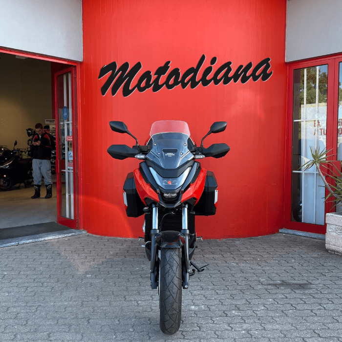 https://motodiana.com//public/uploads/17%2626_MotosUsadas/Elementos_Graficos/BT-81-HZHONDANC750ABSCMEXTENSAO/04.png