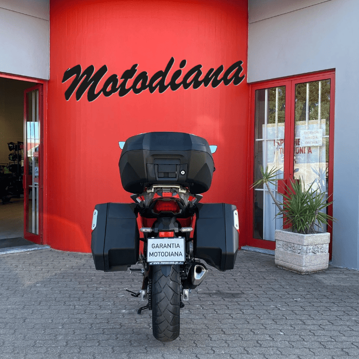 https://motodiana.com//public/uploads/17%2626_MotosUsadas/Elementos_Graficos/BT-81-HZHONDANC750ABSCMEXTENSAO/05.png